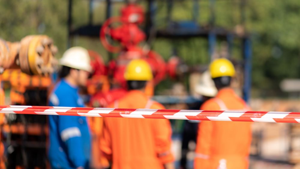 Per messa in sicurezza di un impianto sportivo, è necessario attuare una serie di misure per garantire la sicurezza di atleti, spettatori e personale addetto.