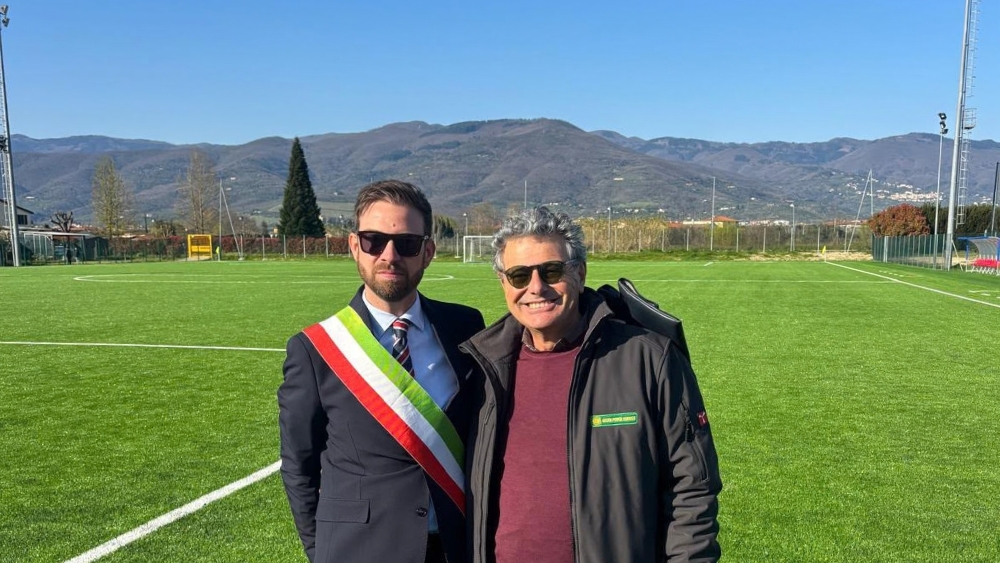 Inaugurazione di uno dei nuovi campi da calcio in erba sintetica in Toscana realizzati da Green Power Service tra Molino del Piano e Agliana, con superficie sportiva di ultima generazione.