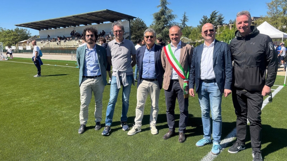 Inaugurazione del nuovo campo da calcio San Benedetto Val di Sambro, intervento che amplia l’offerta di impianti sportivi nell’area di Bologna e dell’Appennino bolognese.
