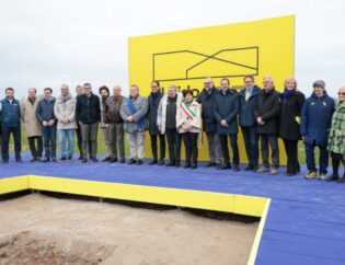 Cerimonia di presentazione del nuovo centro sportivo del Modena FC a Nonantola, dove Green Power Service ha realizzato il campo da calcio in erba sintetica senza intaso.