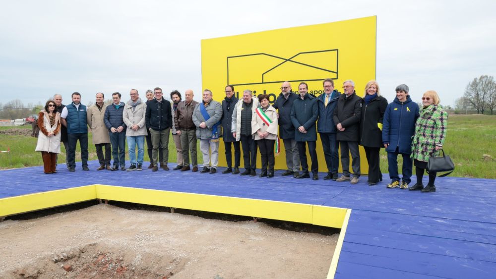 Cerimonia di presentazione del nuovo centro sportivo del Modena FC a Nonantola, dove Green Power Service ha realizzato il campo da calcio in erba sintetica senza intaso.